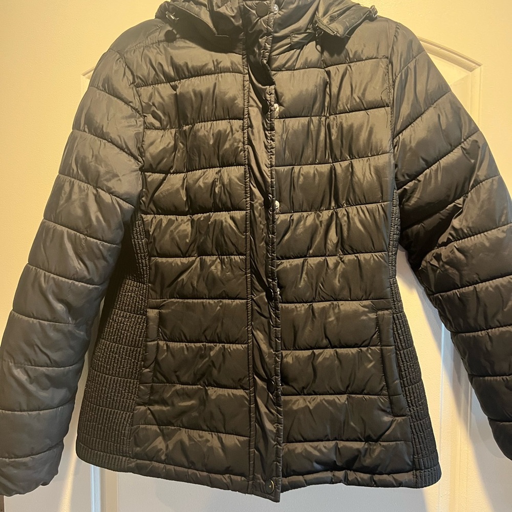 Time and Tru Women's Black Puffer Jacket